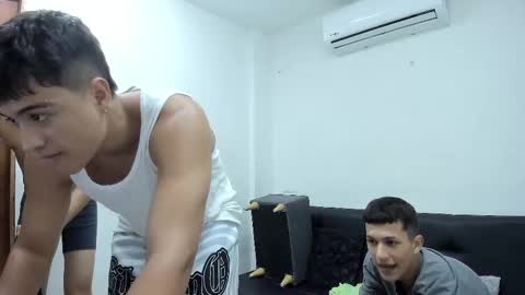 Snapshot of interracial_wallen chatting on February 20, 11:21 pm Damian Sam Jack Daniel and James online show from February 20, 11:21 pm
