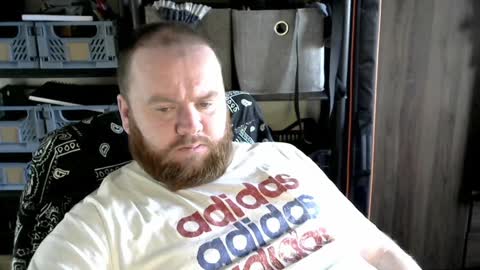 Snapshot of irishdaddy24 chatting on December 21, 2:04 pm twitter theirishman205 online show from December 21, 2:04 pm