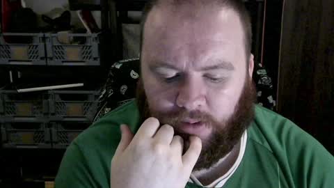 Snapshot of irishdaddy24 chatting on December 3, 5:12 pm twitter theirishman205 online show from December 3, 5:12 pm