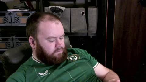 Snapshot of irishdaddy24 chatting on December 29, 11:29 pm twitter theirishman205 online show from December 29, 11:29 pm