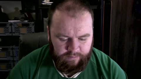 Snapshot of irishdaddy24 chatting on December 31, 1:52 pm twitter theirishman205 online show from December 31, 1:52 pm