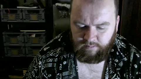 Snapshot of irishdaddy24 chatting on December 23, 8:22 am twitter theirishman205 online show from December 23, 8:22 am