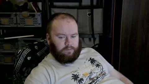 Snapshot of irishdaddy24 chatting on December 4, 3:43 pm twitter theirishman205 online show from December 4, 3:43 pm