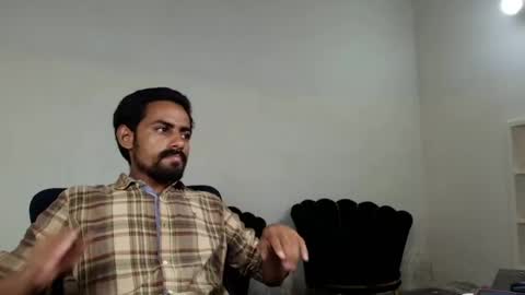 Naveed online show from June 17, 6:42 pm