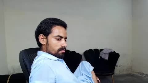 Naveed online show from June 24, 7:50 pm
