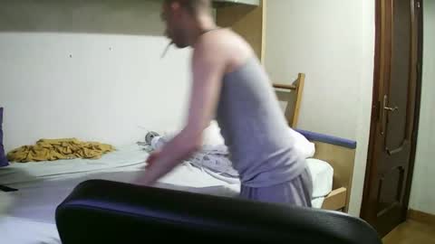 Snapshot of isaac99c chatting on January 6, 7:52 am Isaac99c online show from January 6, 7:52 am