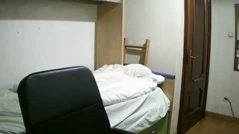 Snapshot of isaac99c chatting on January 3, 3:38 am Isaac99c online show from January 3, 3:38 am