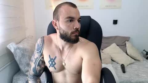 Snapshot of isaac_carter chatting on September 16, 11:33 am Isaac carter online show from September 16, 11:33 am