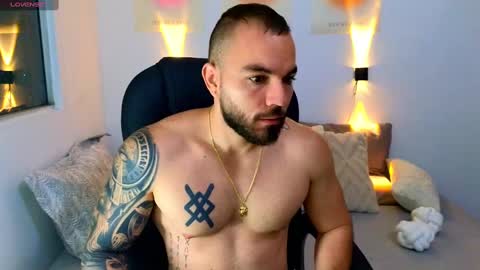 Snapshot of isaac_carter chatting on March 5, 10:33 am Isaac carter online show from March 5, 10:33 am