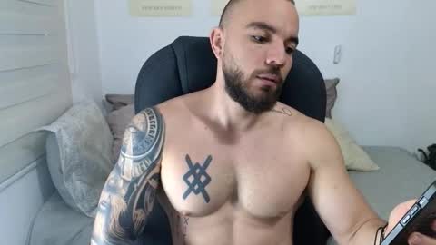Snapshot of isaac_carter chatting on October 14, 11:17 am Isaac carter online show from October 14, 11:17 am