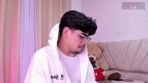 Isaac Saenz. online show from February 16, 8:40 pm