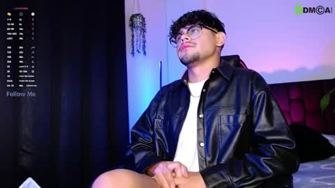 Snapshot of isaac_saenz chatting on October 4, 1:43 am Isaac Saenz. online show from October 4, 1:43 am