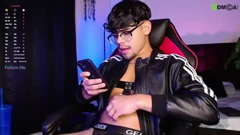 Snapshot of isaac_saenz chatting on October 3, 1:32 am Isaac Saenz. online show from October 3, 1:32 am