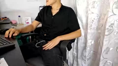 Snapshot of isaac_winter_ chatting on October 15, 4:31 am Isaac online show from October 15, 4:31 am