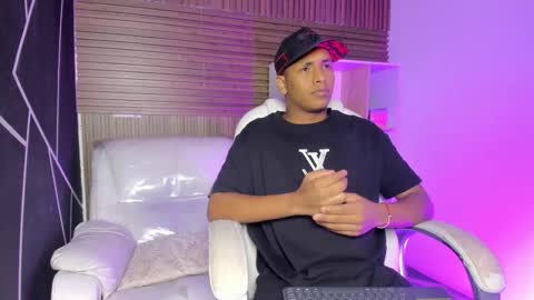 Snapshot of isaacblack_ chatting on September 14, 4:47 am IsaacBlack online show from September 14, 4:47 am