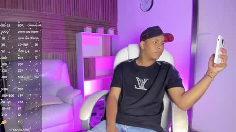 Snapshot of isaacblack_ chatting on September 16, 4:46 am IsaacBlack online show from September 16, 4:46 am