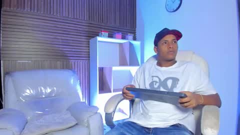Snapshot of isaacblack_ chatting on September 20, 4:56 am IsaacBlack online show from September 20, 4:56 am