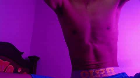 Snapshot of isaaclatino chatting on January 18, 4:52 am isaac online show from January 18, 4:52 am