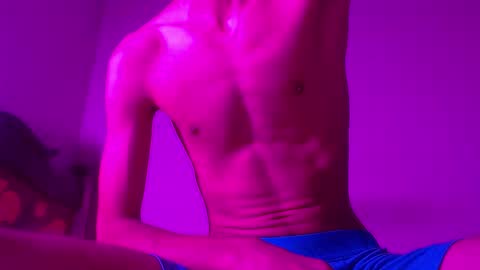 Snapshot of isaaclatino chatting on February 12, 4:33 am isaac online show from February 12, 4:33 am