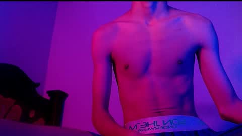 Snapshot of isaaclatino chatting on February 22, 4:40 am isaac online show from February 22, 4:40 am