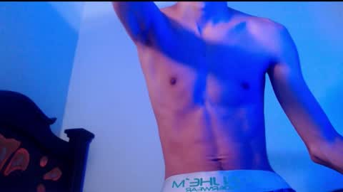 Snapshot of isaaclatino chatting on February 28, 3:15 am isaac online show from February 28, 3:15 am