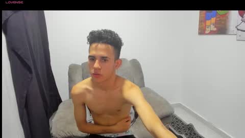 Snapshot of isaaclatino chatting on September 11, 4:44 am isaac online show from September 11, 4:44 am