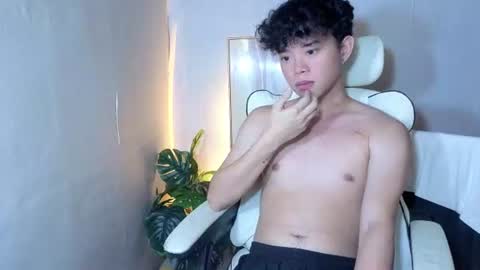 Nathaniel online show from April 6, 3:47 am