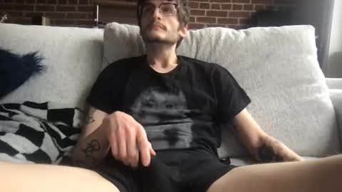 isocialmedia online show from January 7, 5:40 pm