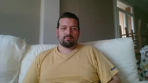 italianbigboy932 online show from April 22, 8:30 am