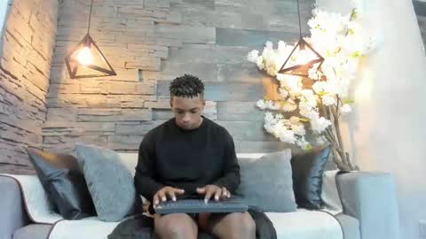 Snapshot of italomoore chatting on October 1, 11:47 am Italo Moore online show from October 1, 11:47 am