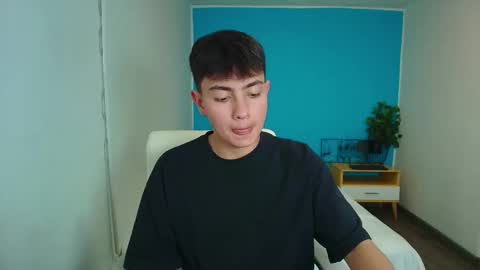 ithan__ online show from September 15, 7:04 pm