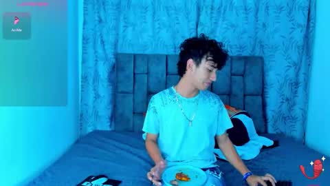 ithan_kingtwin online show from June 8, 1:28 am
