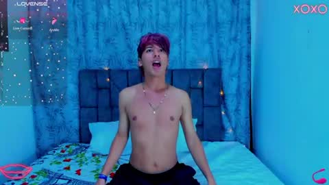 ithan_kingtwin online show from July 21, 8:00 pm