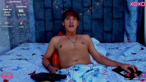 ithan_kingtwin online show from August 6, 7:20 pm