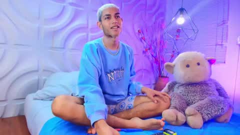 itszairen online show from May 8, 4:24 am