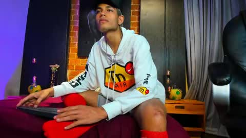 itszairen online show from May 13, 4:20 am