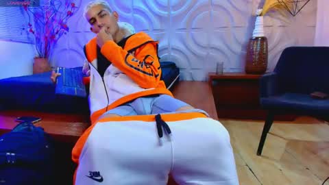 itszairen online show from April 26, 1:14 am