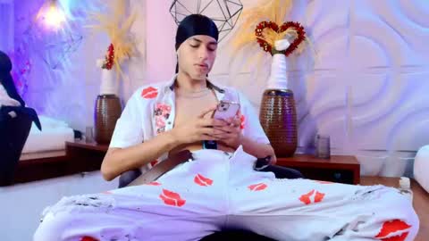 itszairen online show from May 6, 4:13 am