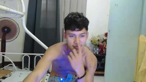 itzme_john online show from March 25, 7:01 am