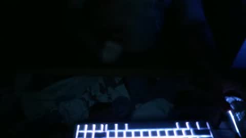 Snapshot of itzpillow_ chatting on January 24, 7:41 am itzpillow_ online show from January 24, 7:41 am