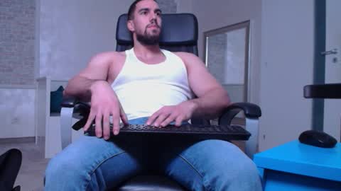 Snapshot of ivanhydee chatting on September 26, 5:27 am IvanHydee online show from September 26, 5:27 am