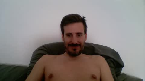 Snapshot of iyoperro chatting on October 6, 8:30 am Casandro online show from October 6, 8:30 am