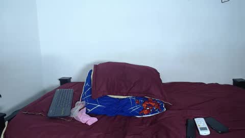 Snapshot of izaak_taylor7 chatting on September 27, 1:58 am izaack online show from September 27, 1:58 am
