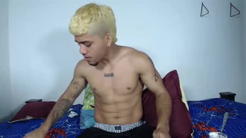 Snapshot of izaak_taylor7 chatting on October 6, 2:55 pm izaack online show from October 6, 2:55 pm