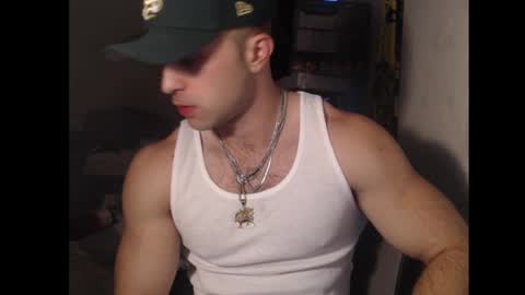Snapshot of izak144 chatting on February 13, 1:29 am izak144 online show from February 13, 1:29 am