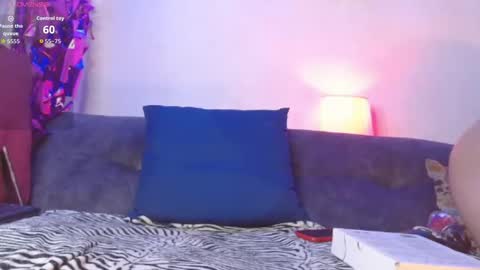 izan online show from October 20, 1:15 pm