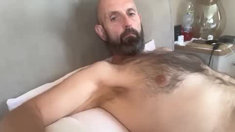 izzysboytoy1 online show from April 27, 11:29 am