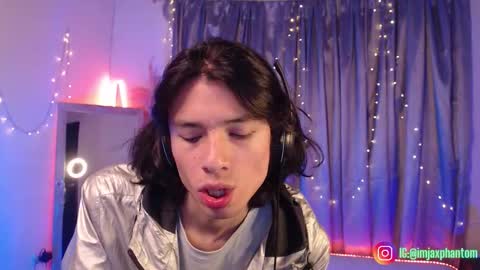 Snapshot of j_a_x_x_x_o_n chatting on September 25, 9:19 am Hey im Jaxxxon check my info online show from September 25, 9:19 am
