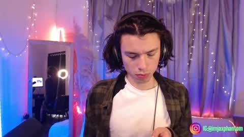 Snapshot of j_a_x_x_x_o_n chatting on September 26, 3:10 pm Hey im Jaxxxon check my info online show from September 26, 3:10 pm