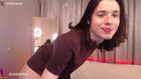 Hey im Jaxxxon check my info     online show from May 11, 4:04 pm
